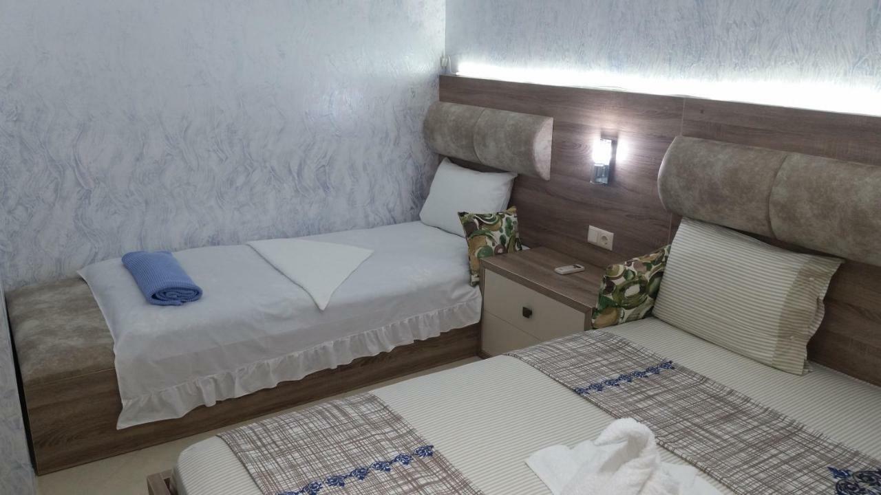Hotel Ergo バトゥーミ エクステリア 写真